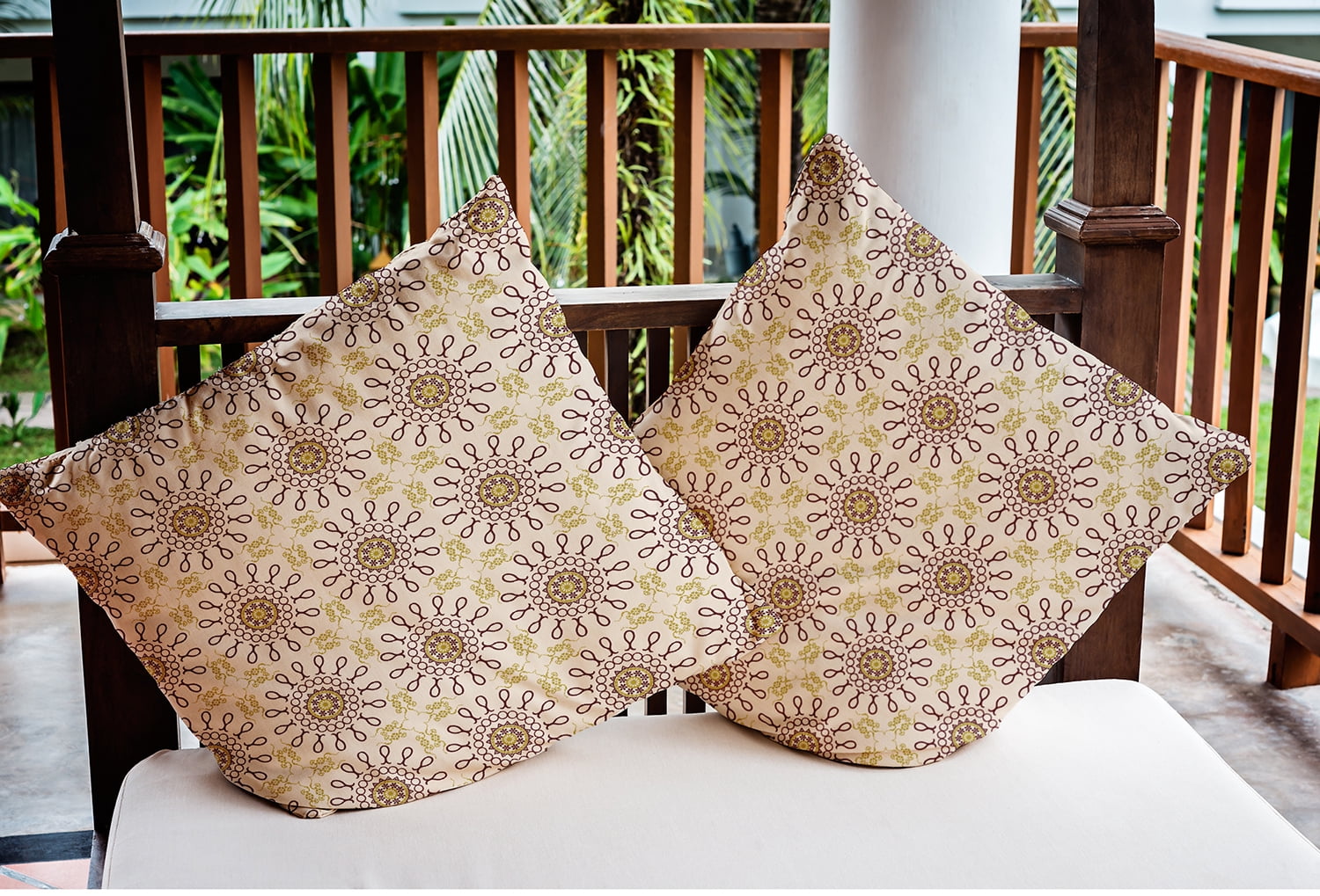 Simply Daisy 16" x 16" Sun Tile Indoor/Outdoor Polyester Throw Pillow, Pomegranate