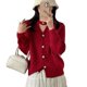 thumbnail image 3 of Suéter con botones de perlas y cuello halter diseñado para mujer 2024 otoño e invierno nuevo estilo estilo suave temperamento con cuello en V top de punto de manga larga, 3 of 3