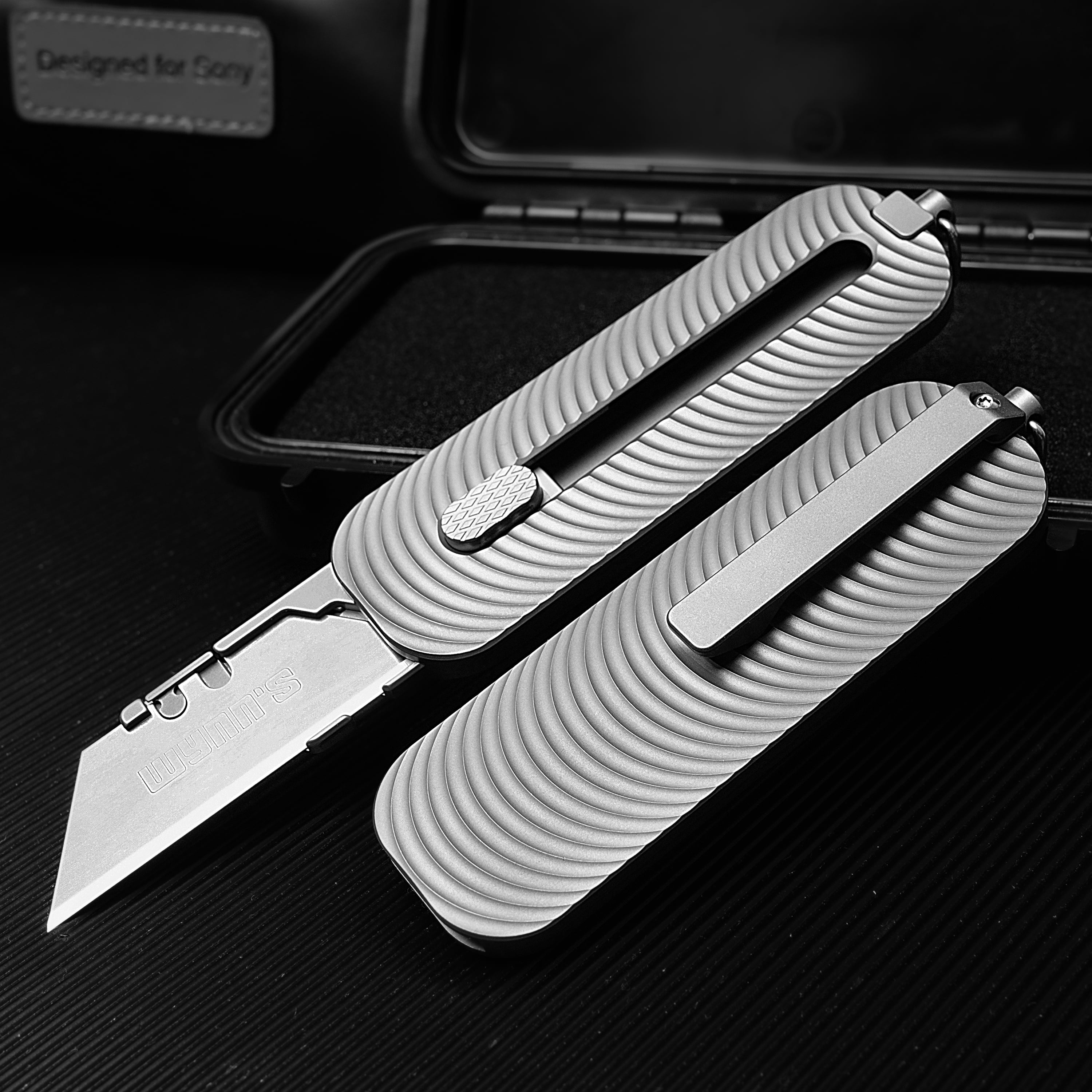 Titanium EDC Utility Knife with Retractable Razor Box Cutter 10pcs Carbon Blades