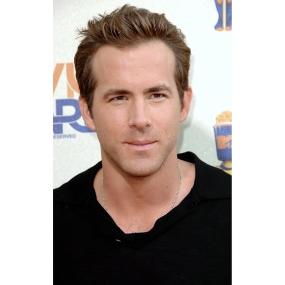 Ryan Reynolds At Arrivals For 2009 Mtv Movie Awards - Arrivals Photo Print