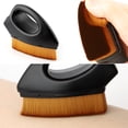 thumbnail image 4 of Brocha de base plana sin marcas, cerdas suaves y no absorbe maquillaje, color negro obsidiana, ideal para un acabado impecable., 4 of 6