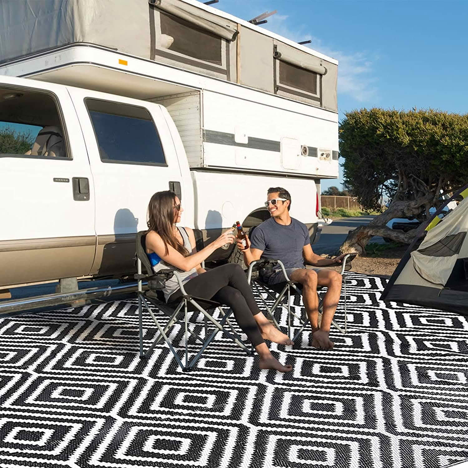 MAYEERTY 9x12 FT Plastic Straw Outdoor Patio Rug, Reversible Diamond Pattern Floor Mat Black and White, Waterproof UV Resistant Large RV Rug for Backyard Deck Beach Camping Picnic Trailer