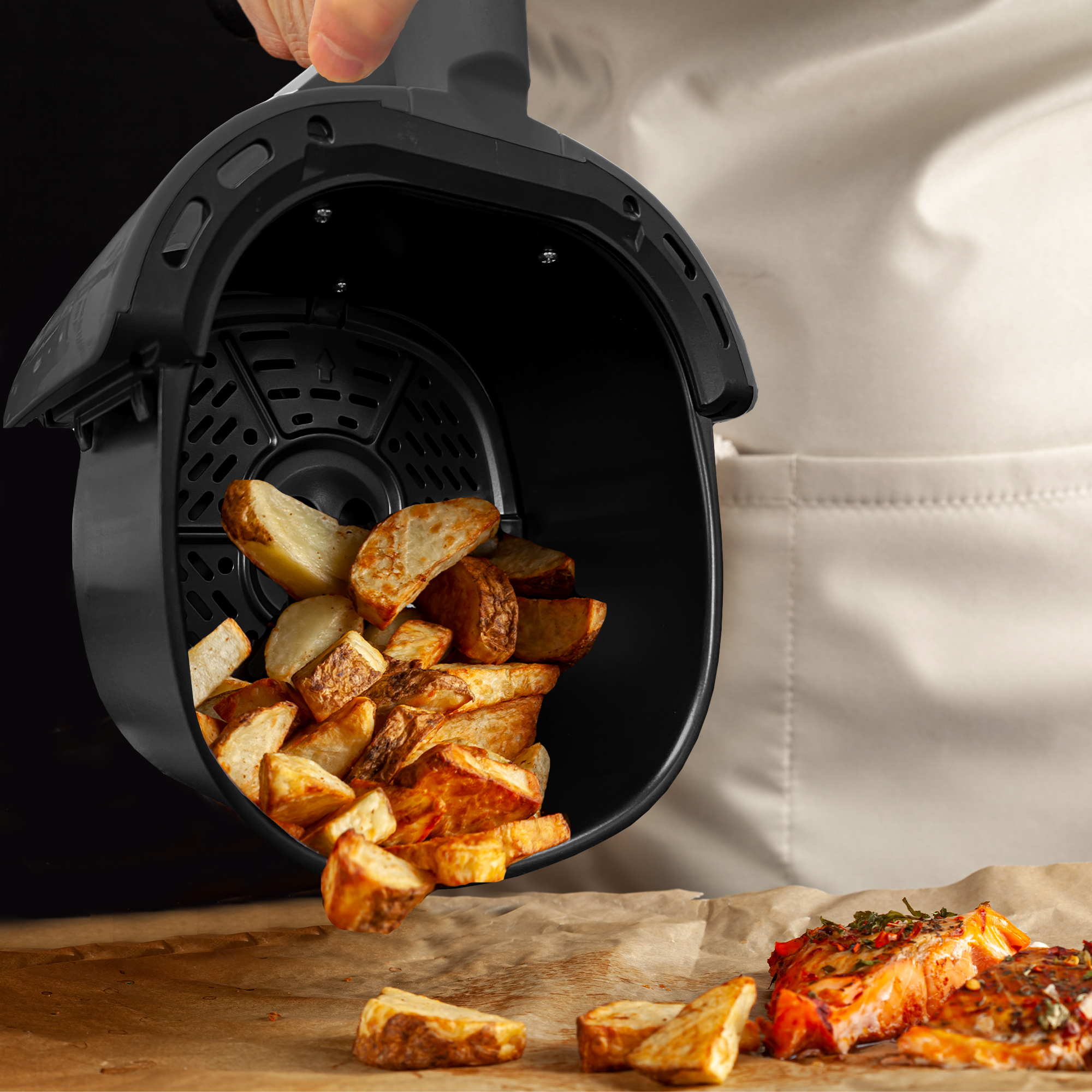 Aiwa 1200W 2.6 Quart Compact Air Fryer with 360 degree Convection Heating & 60 minute timer, Black