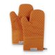 thumbnail image 1 of Juego de guantes de cocina KitchenAid Asteroid, color naranja miel y algodón, 1 of 6