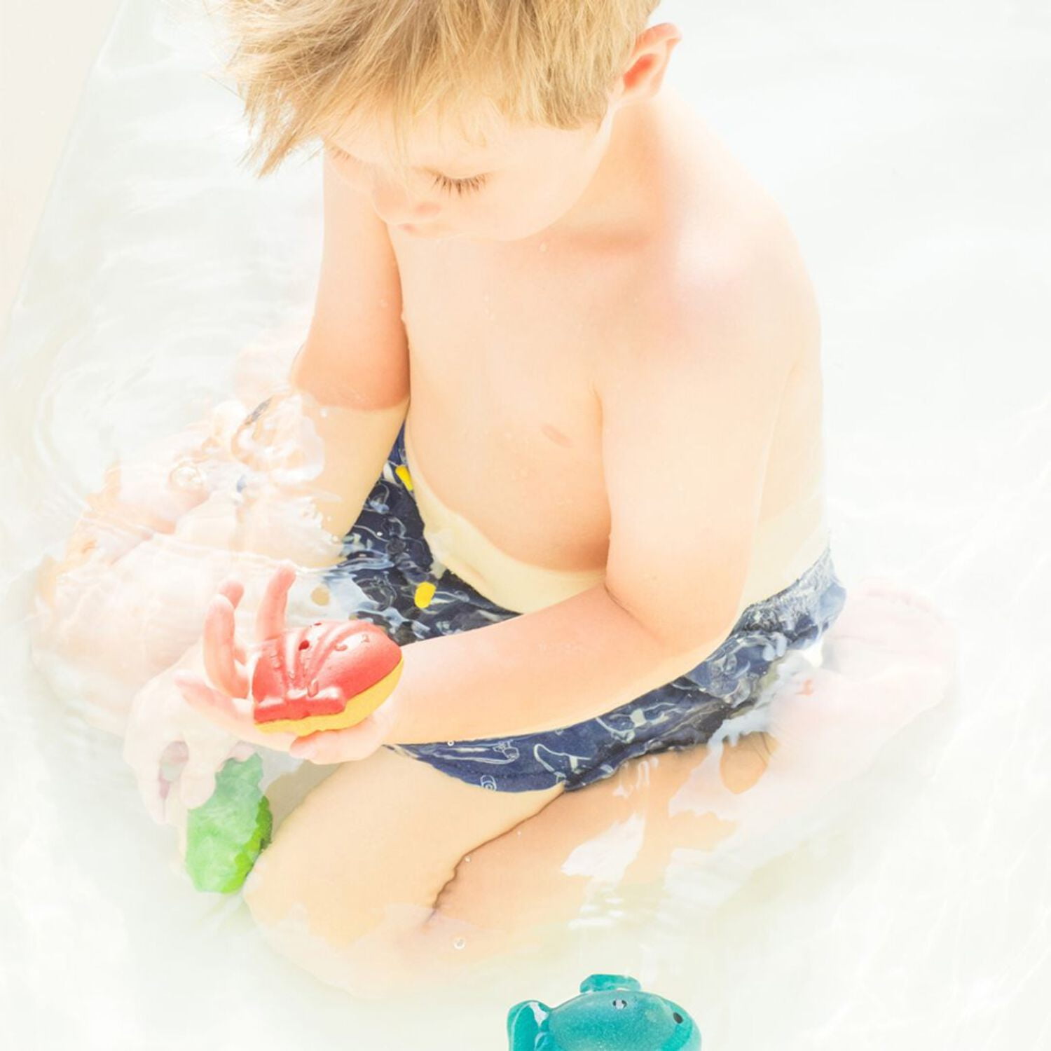 PlanToys® Sea Life Bath Set Wooden Montessori Tactile and Imaginative Water Play Toy | Fine Motor, Sensory Exploration and Cause and Effect Learning | Eco Friendly Ocean Bath Activity