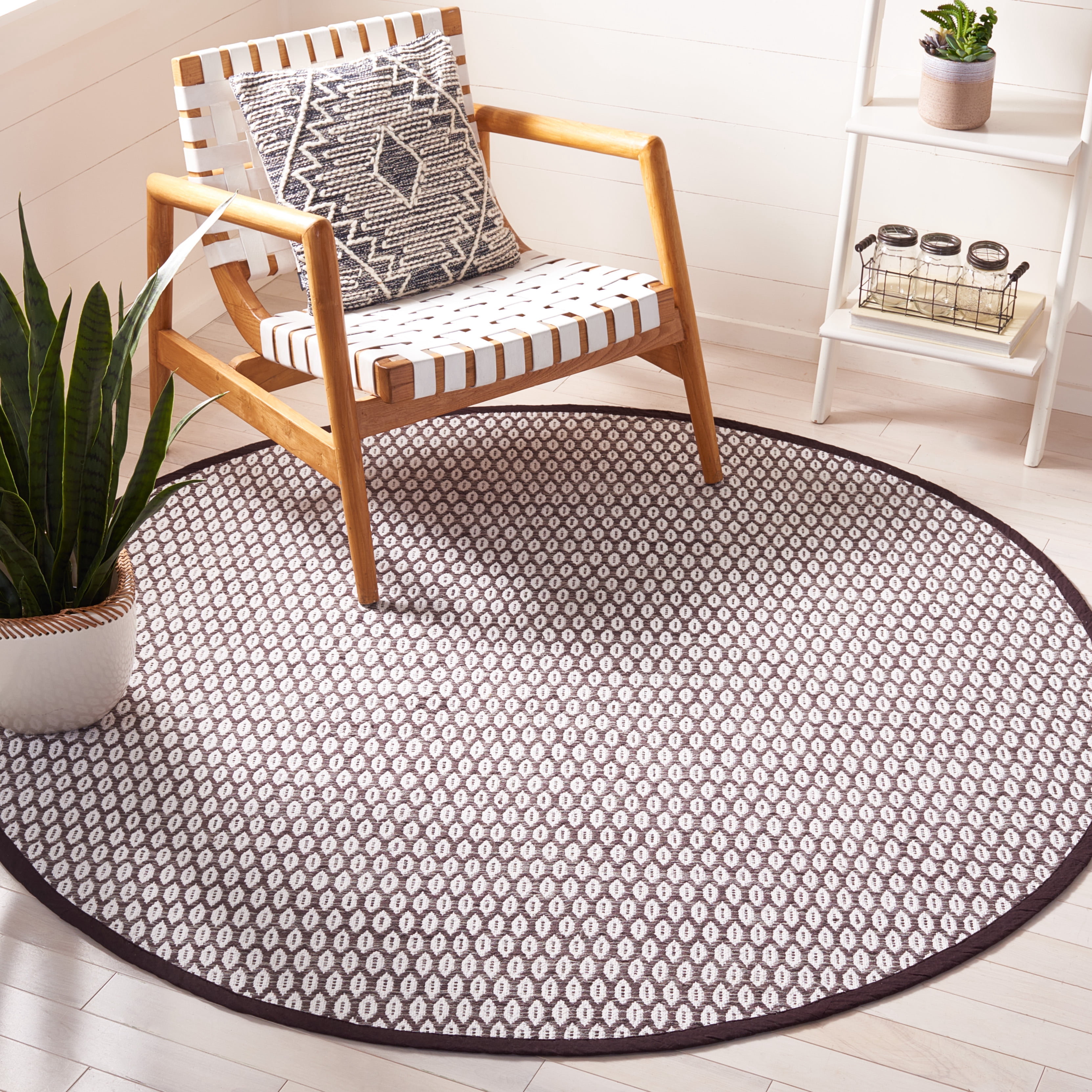 SAFAVIEH Montauk Crystal Geometric Cotton Area Rug, Charcoal/Ivory, 6' x 6' Round