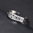 thumbnail image 4 of Brazalete con símbolo de Triskele, brazalete de acero inoxidable con nudo celta de la Trinidad irlandesa, amuleto vintage, joyería, regalos para hombres, mujeres y adolescentes, 4 of 5