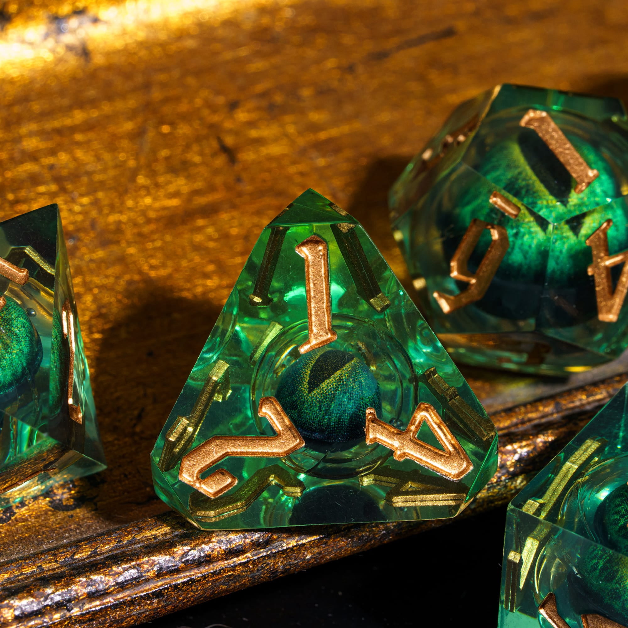 Cusdie Sharp Edges DND Dice, Death Peeping Eyes Liquid Core Dice, 7 PCs D&D Dice, Handcrafted Polyhedral Dice Set, for TTRPG Role Playing Game Pathfinder