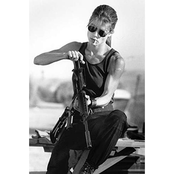 PHFZJYOU Linda Hamilton Terminator 2: Judgment Day Emblématique Sarah Connor avec Pistolet à Chargement de cigarette Affiche Peinture Sans Cadre Toile Affiches Murales Art Image Impression Déco Maison Moderne 24x36 Pouces