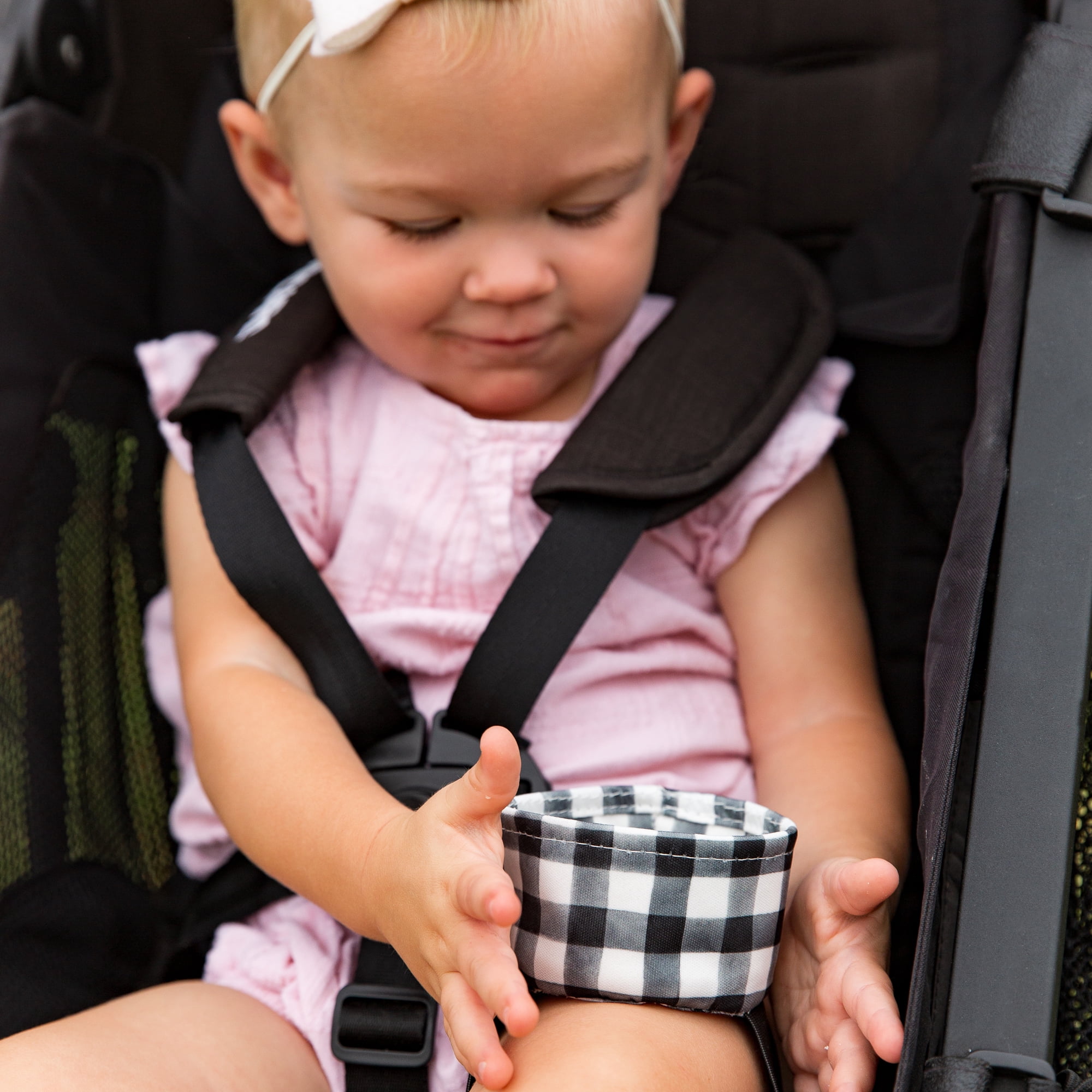 J.L. Childress Wearabowl Snack Cup.  9 months and up. Black/White Checkered.