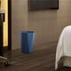 thumbnail image 4 of Pequeño bote de basura minimalista para lavandería de hotel y baño. azul, 4 of 7
