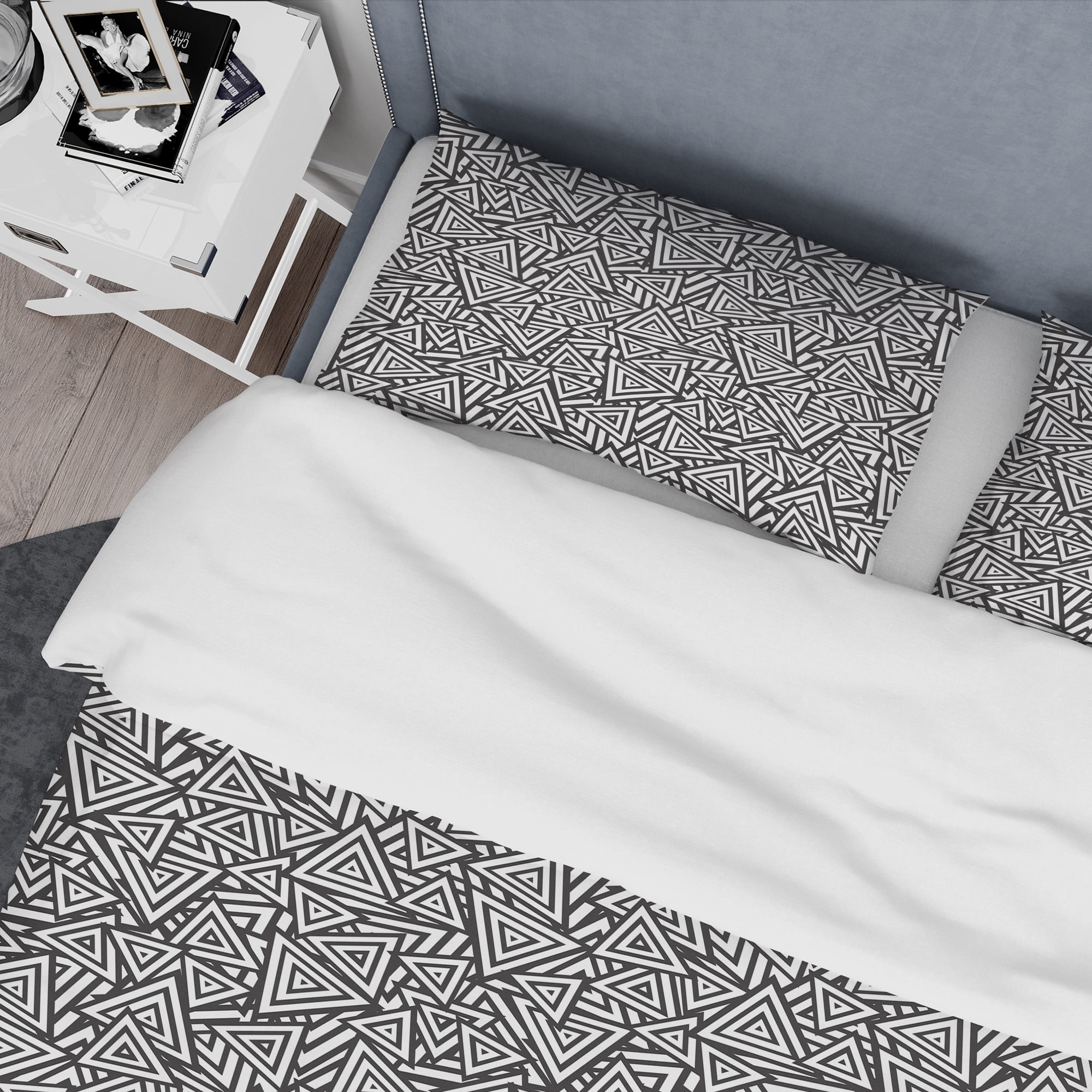 Designart 'Black and White Triangular Rhythm' Modern & Contemporary Duvet Cover Set