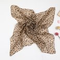thumbnail image 1 of Xiao Hua Elegante bufanda personalizada, cuadrada de gasa, de seda sintética, con estampado de leopardo (marrón claro), 1 of 1