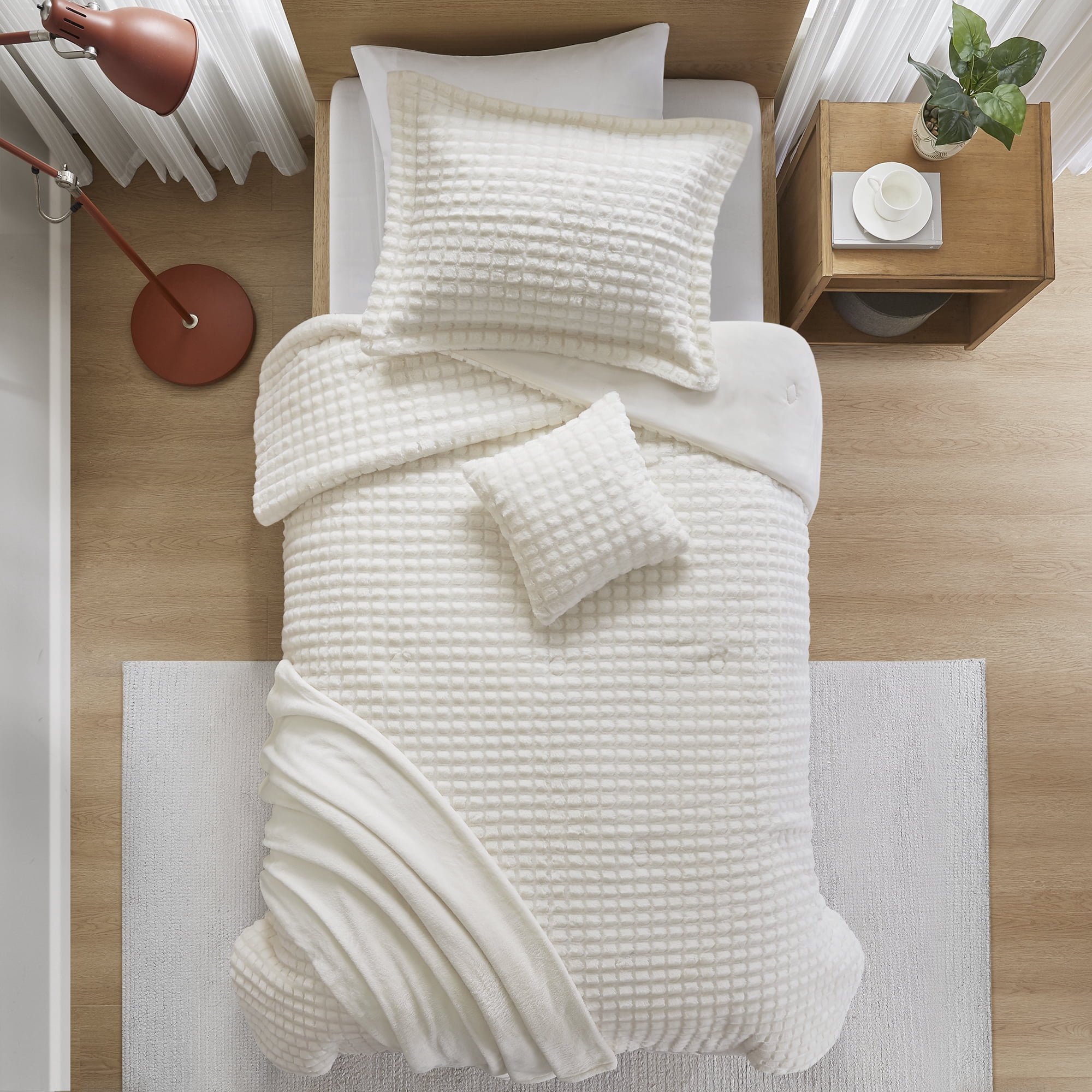 Mainstays 4-Piece Cream Cozy Plush Comforter Set, Twin/Twin-XL