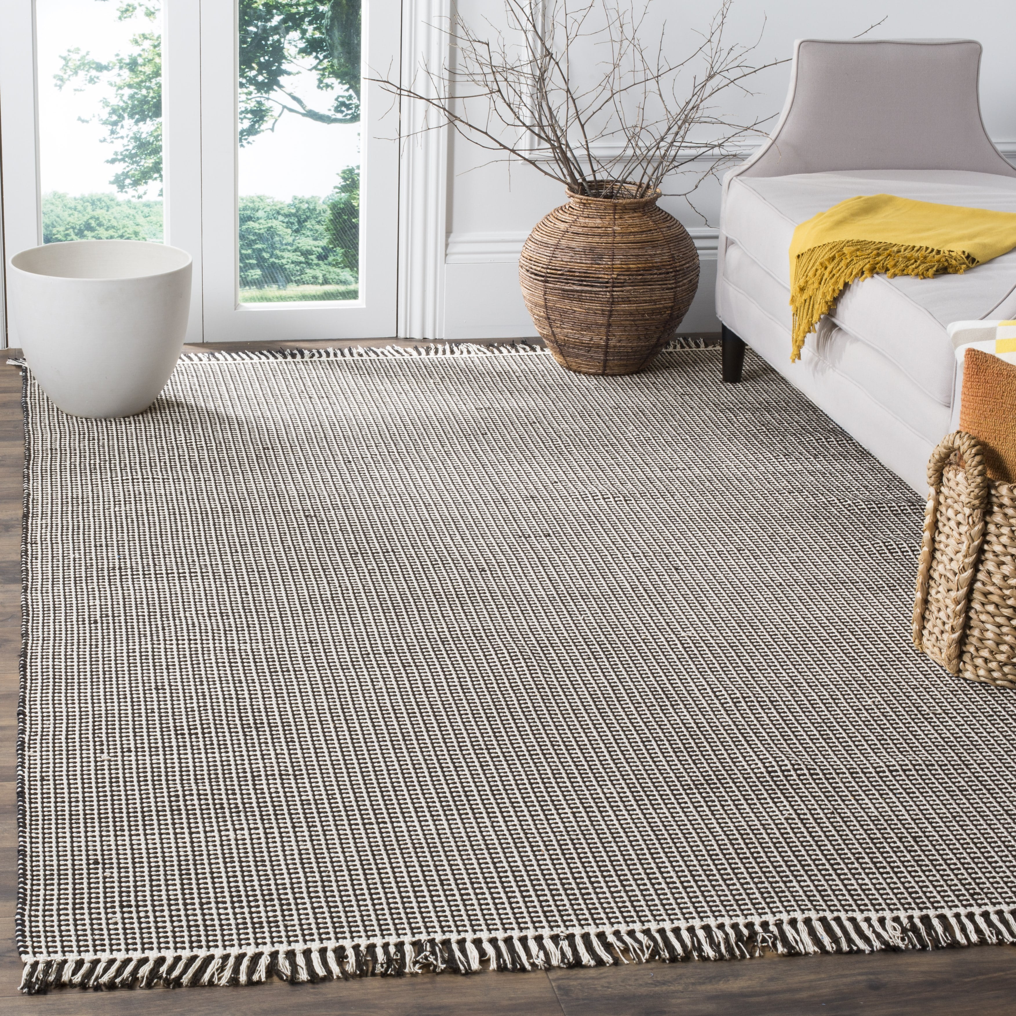 SAFAVIEH Montauk Patton Geometric Cotton Area Rug, Ivory/Black, 4' x 4' Square