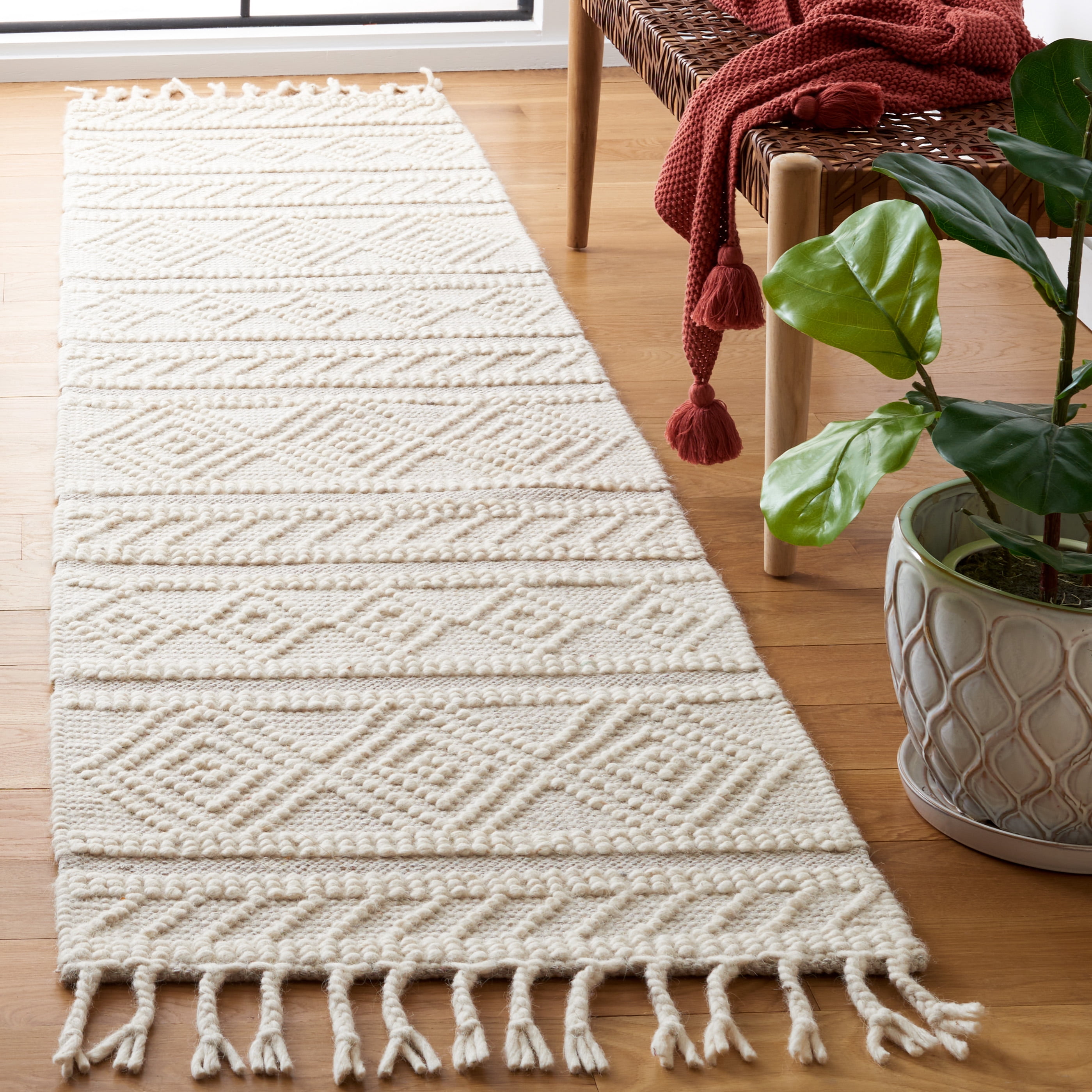 SAFAVIEH Natura Alaois Southwestern Runner Rug, Ivory/Beige, 2'3" x 9'