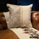 thumbnail image 3 of Fundas de almohada decorativas beige con detalles en beige, 35 x 35 cm (14 x 14 pulgadas), de lino y piel sintética, con estampado patchwork, modernas, en beige semitono., 3 of 8