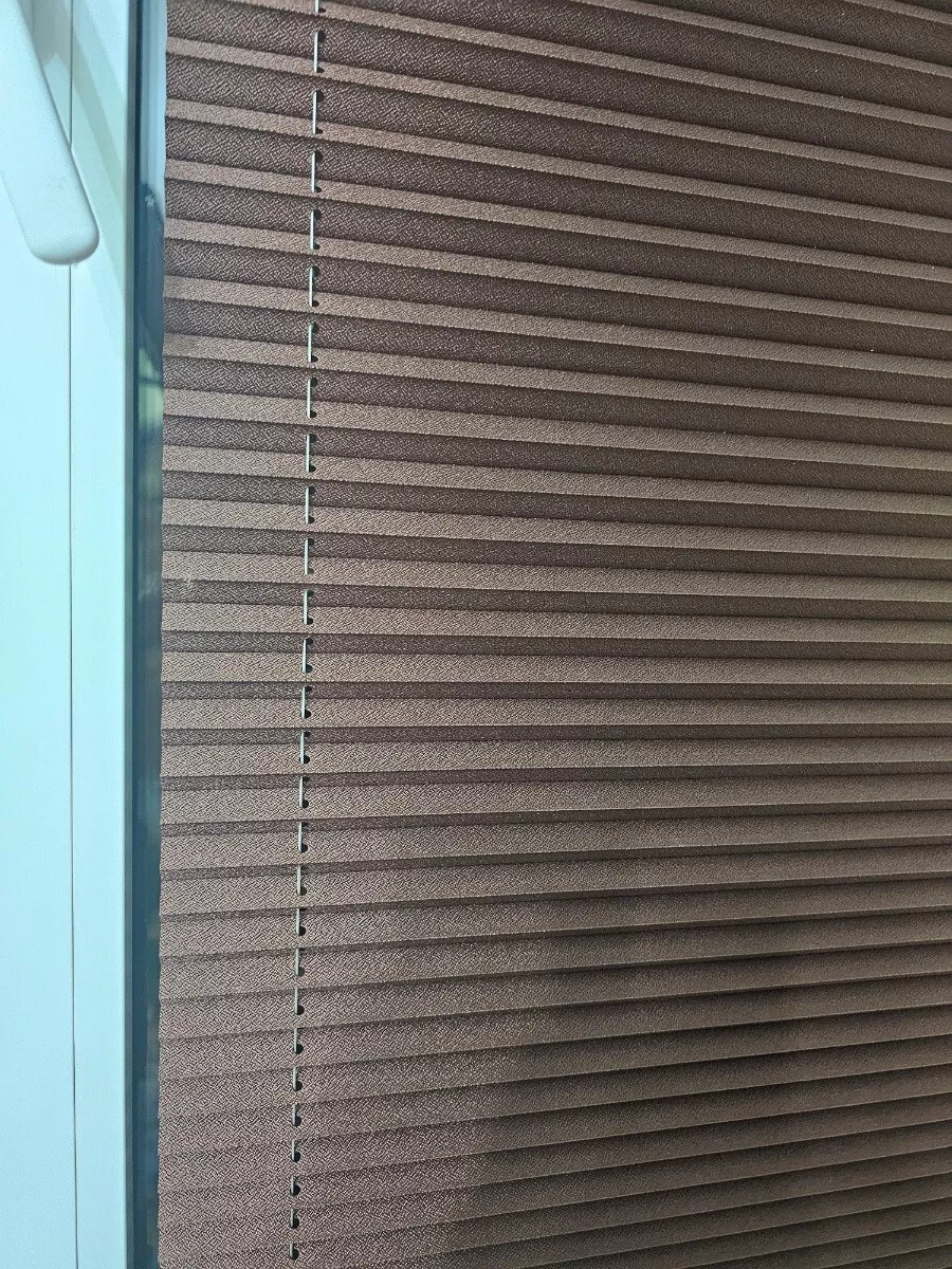 Naza Home Brown Pleated Blinds Drapes High Shading Accordion Style Window Treatments in Caravan