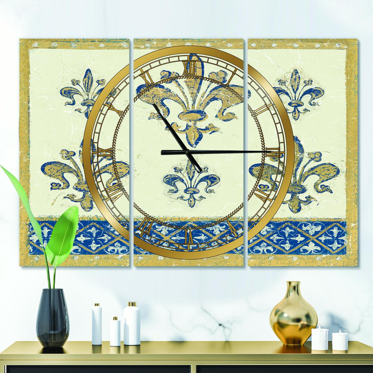 Designart 'Fleur de Lis Gold Pattern' Traditional Wall Clock