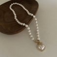 thumbnail image 3 of Collar de perlas de amor con diamantes de imitación para mujer, cadena de clavícula elegante de alta gama, cadena de lana de otoño e invierno, collar de cadena de lujo, 3 of 4