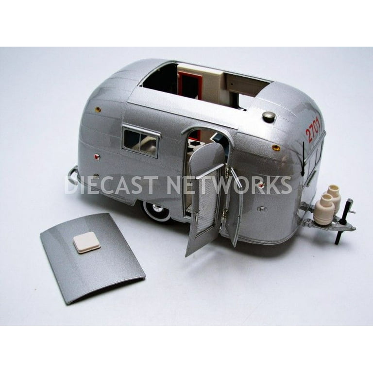 Aluminum Camper Trailer 1/18 Diecast Model by Motorcity Classics Aluminum Camper Trailer 1/18 Diecast Model by Motorcity Classics