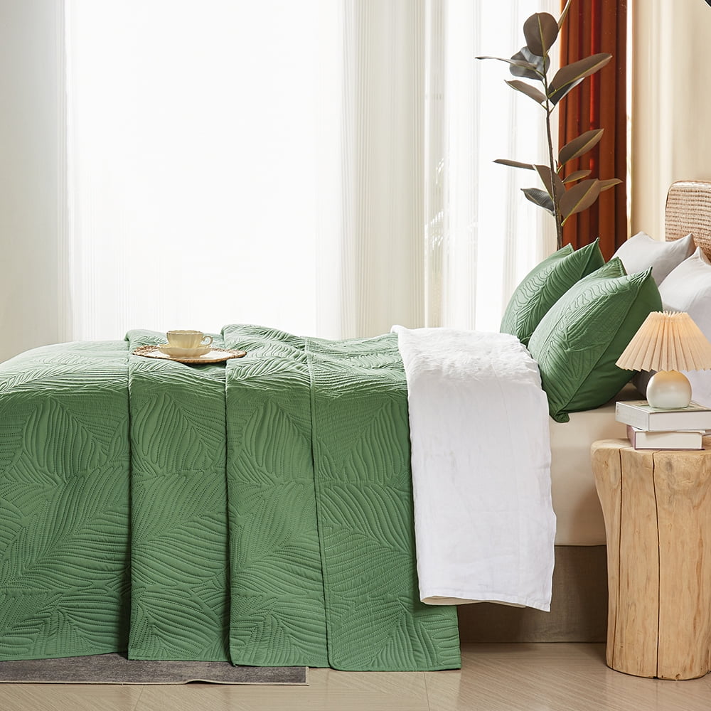 Davulos King Size Quilt Set 3 Pieces,Lightweight Olive Green Bedspread Coverlet Leaf Pattern Quilts for King Bed Microfiber Bed Cover Set for All Season