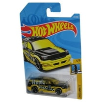 Hot Wheels Checkmate 5/9 (2017) Fandango Yellow Toy Car 212/365