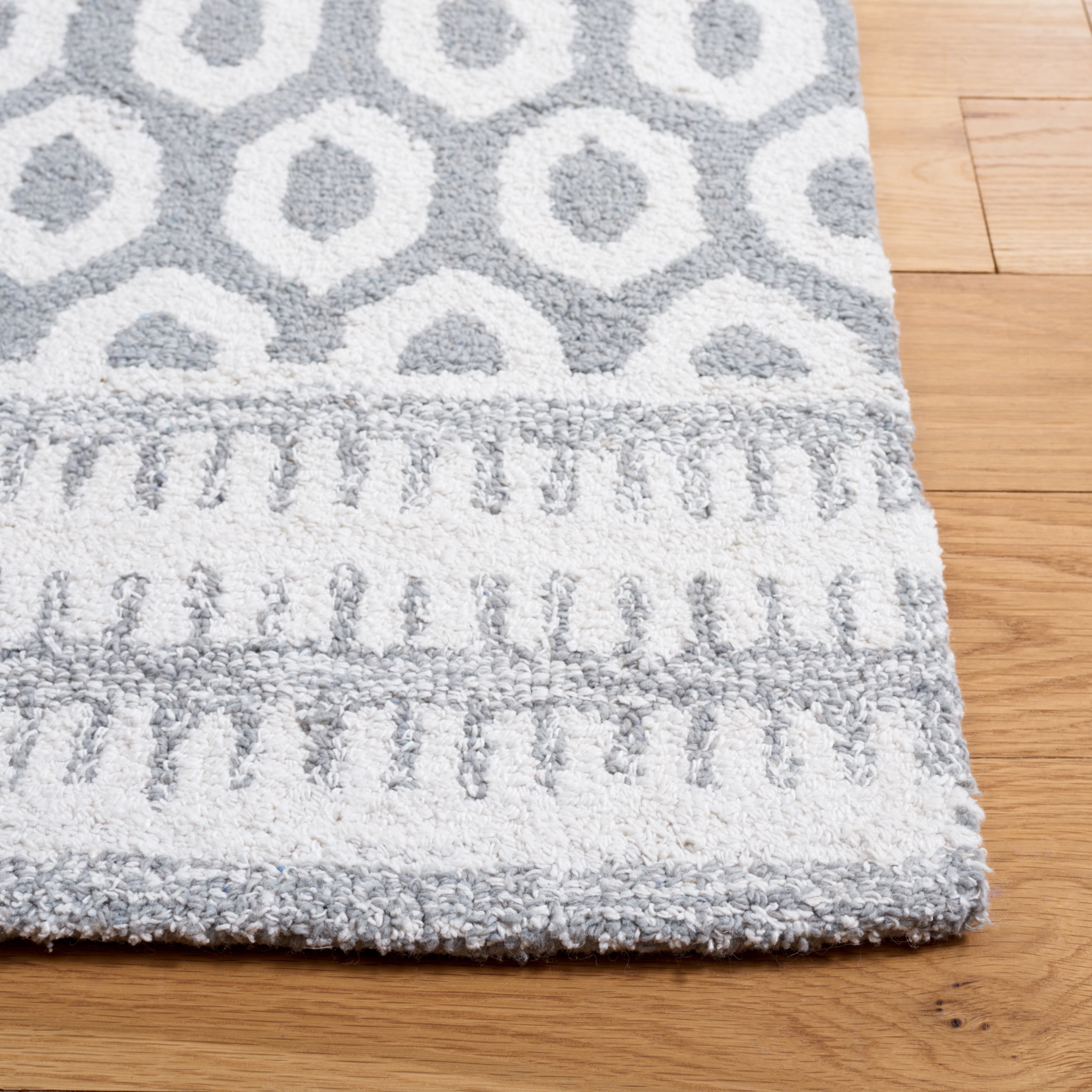 Safavieh Capri Alfreda Geometric Runner Rug, Ivory/Gray, 2'3" x 9'