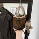 thumbnail image 2 of Mini bolso retro con estampado de leopardo para mujer, estilo nicho, 2025, moderno bolso de mano, bandolera coreana, 2 of 4