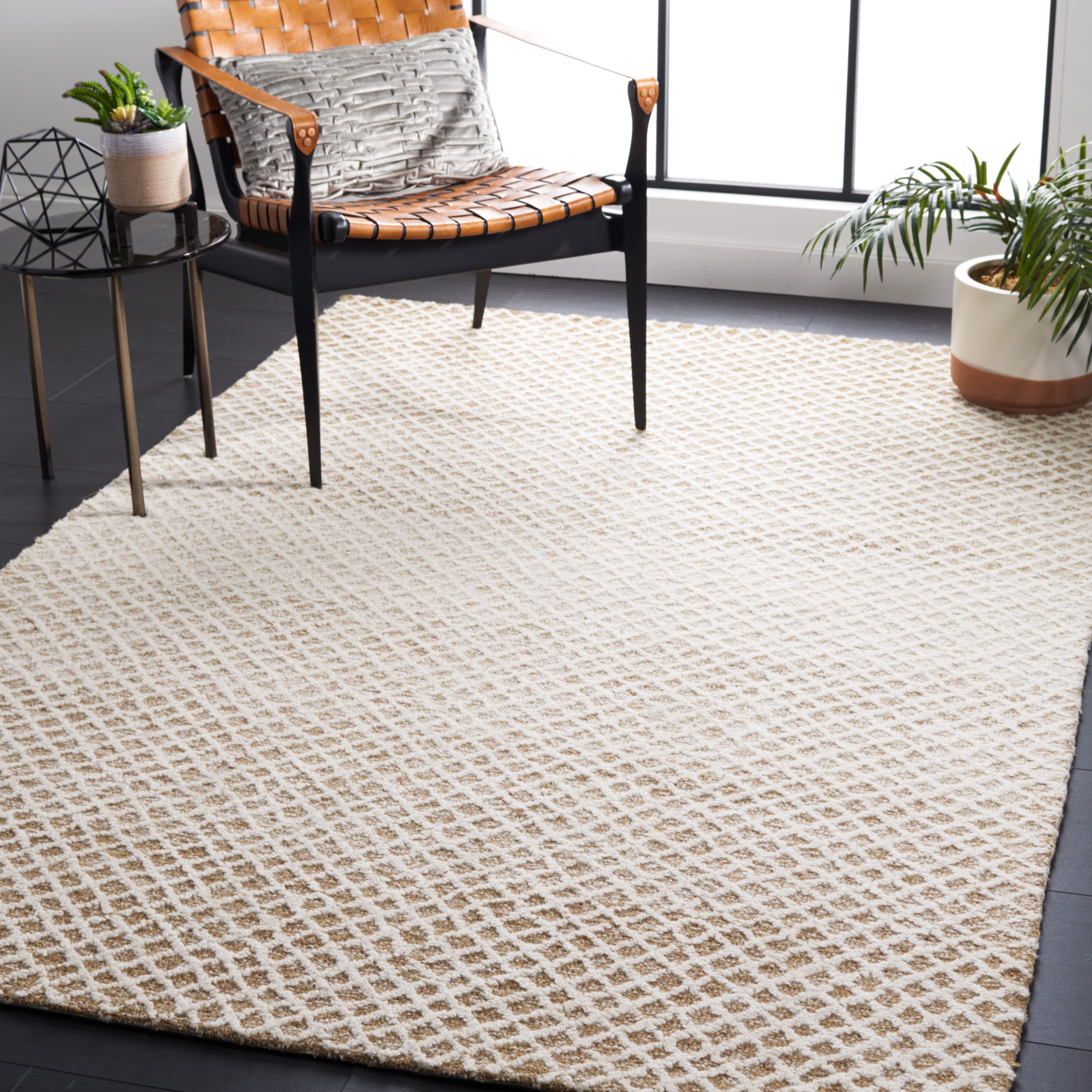 SAFAVIEH Micro-Loop Arnold Diamond Area Rug, Beige/Ivory, 5' x 5' Square