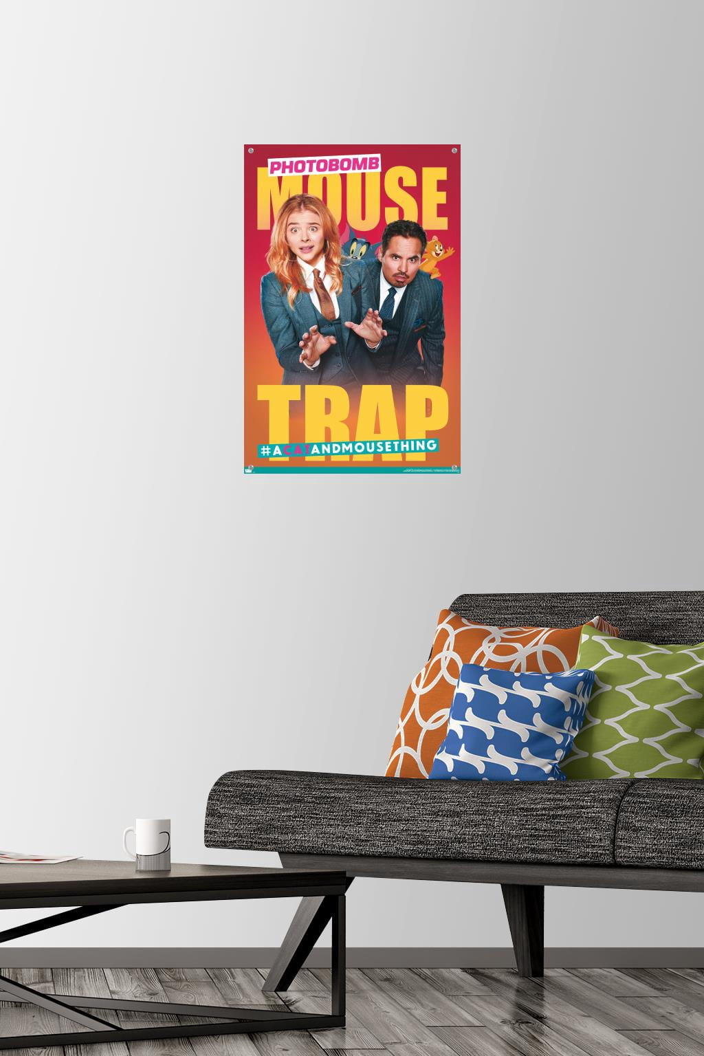 Tom and Jerry - Photobomb Wall Poster with Pushpins, 14.725" x 22.375"