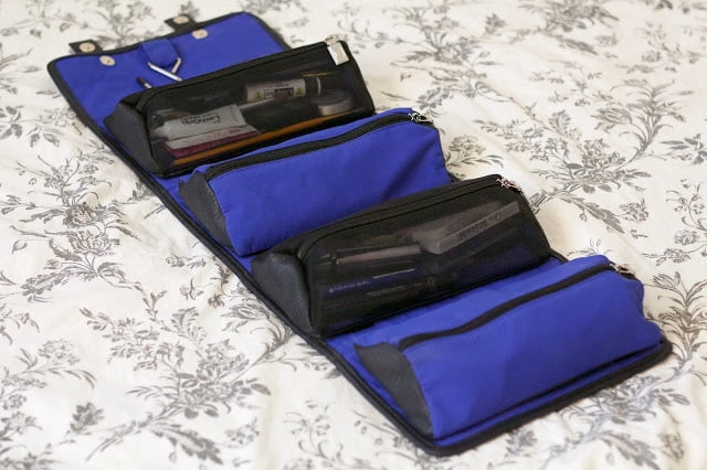 Travel Toiletry Organizer – Compact Hanging Leatherette Bag with 4 Removable Compartments for Men & Women