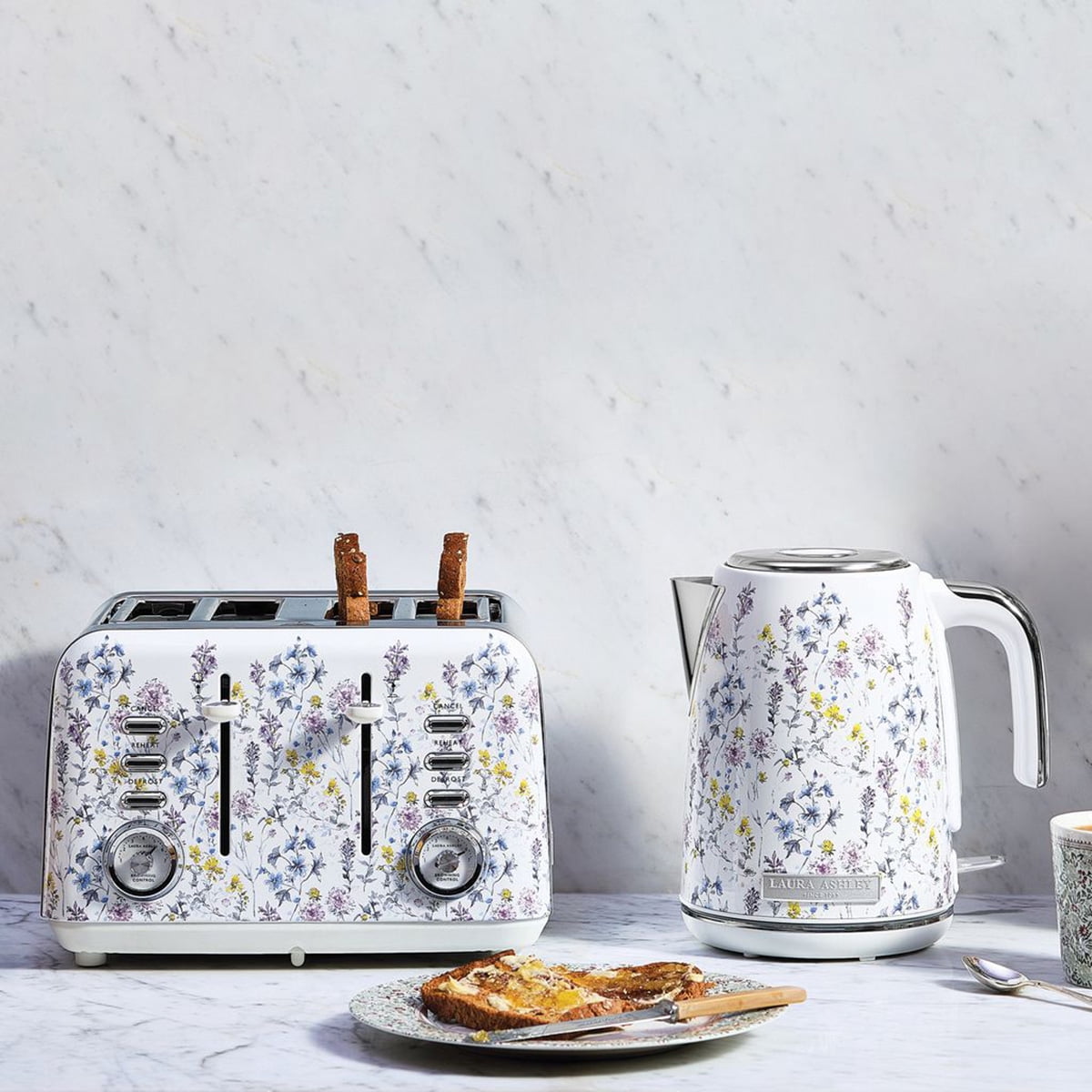 VQ - Laura Ashley Electric Jug Kettle - Wild Meadow