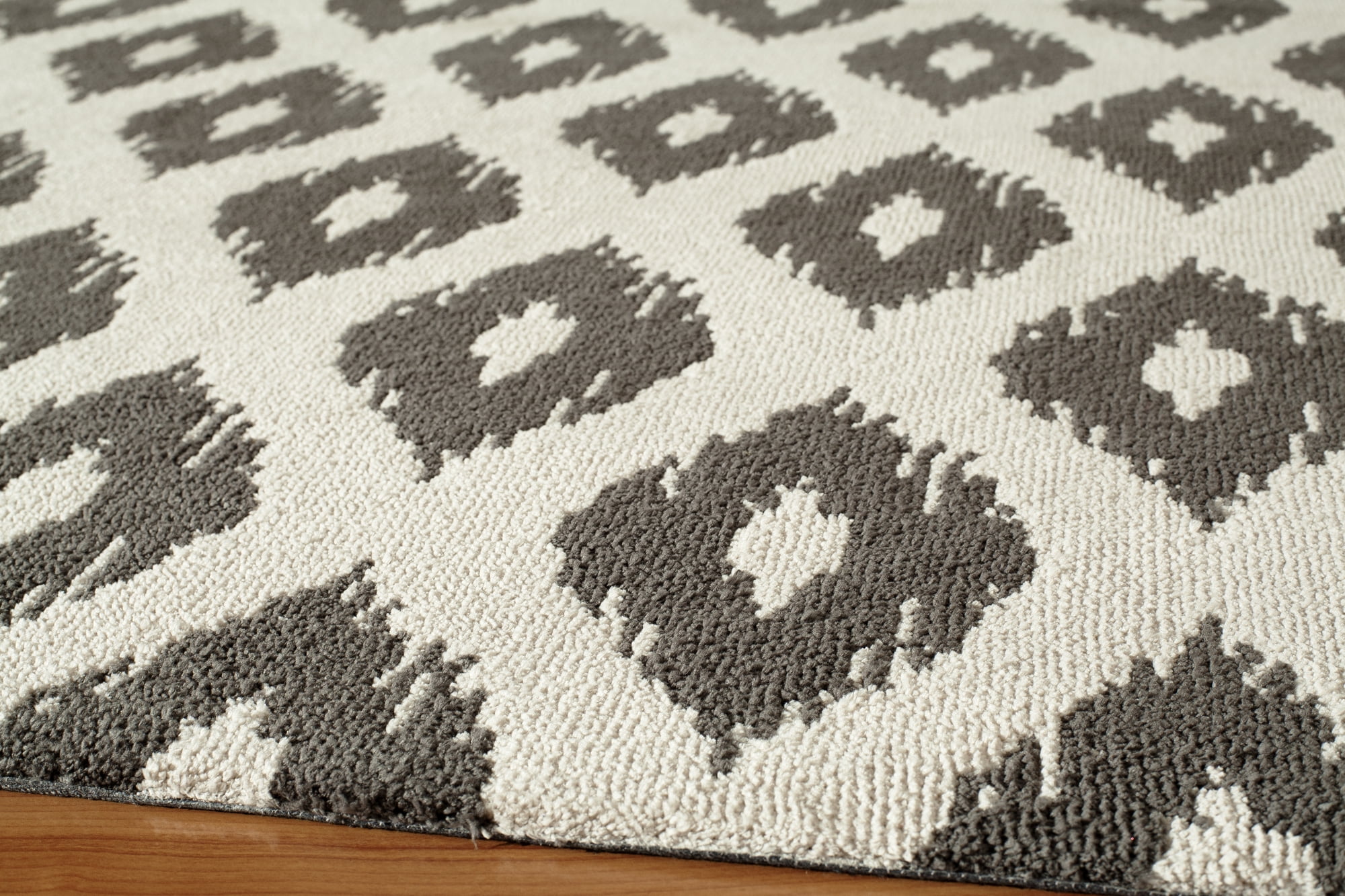 Momeni Heavenly 5' X 7' Transitional Hand Tufted Rug in Khaki