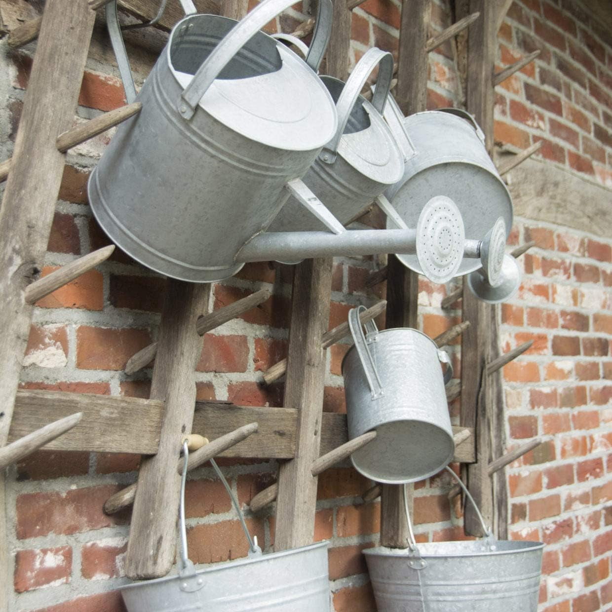 Esschert Design OZ44 Zinc Watering Can, Medium, 19\"D x 7.9\"W x 11\"H, Silver