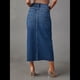 thumbnail image 5 of Falda Vaquera Elástica de Cintura Alta para Mujer, con Dobladillo Deshilachado, Corte A, Midi y Bolsillos. Azul S, 5 of 10