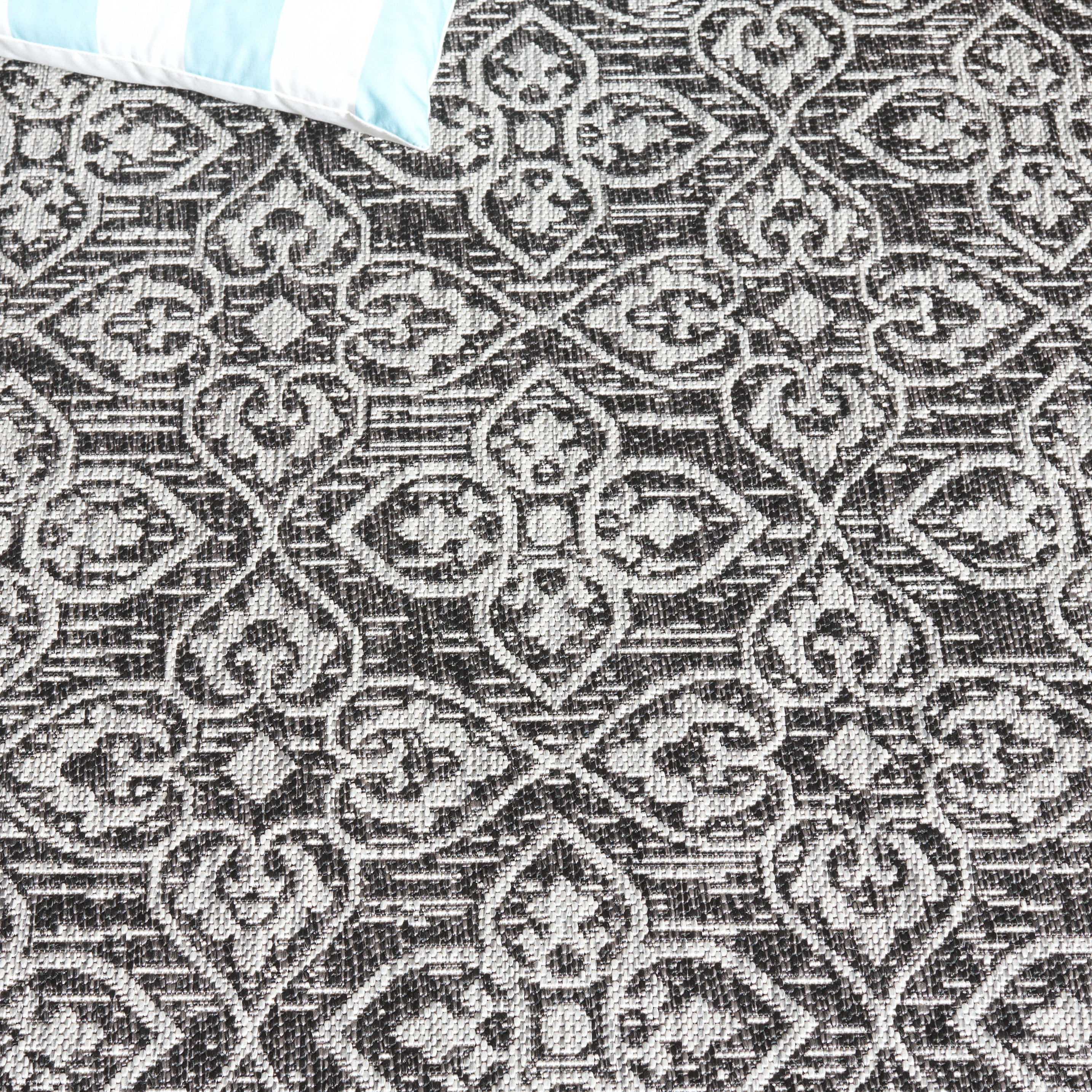 SAFAVIEH Courtyard Amber Damask Indoor/Outdoor Area Rug, Black/Light Grey, 5'3" x 7'7"