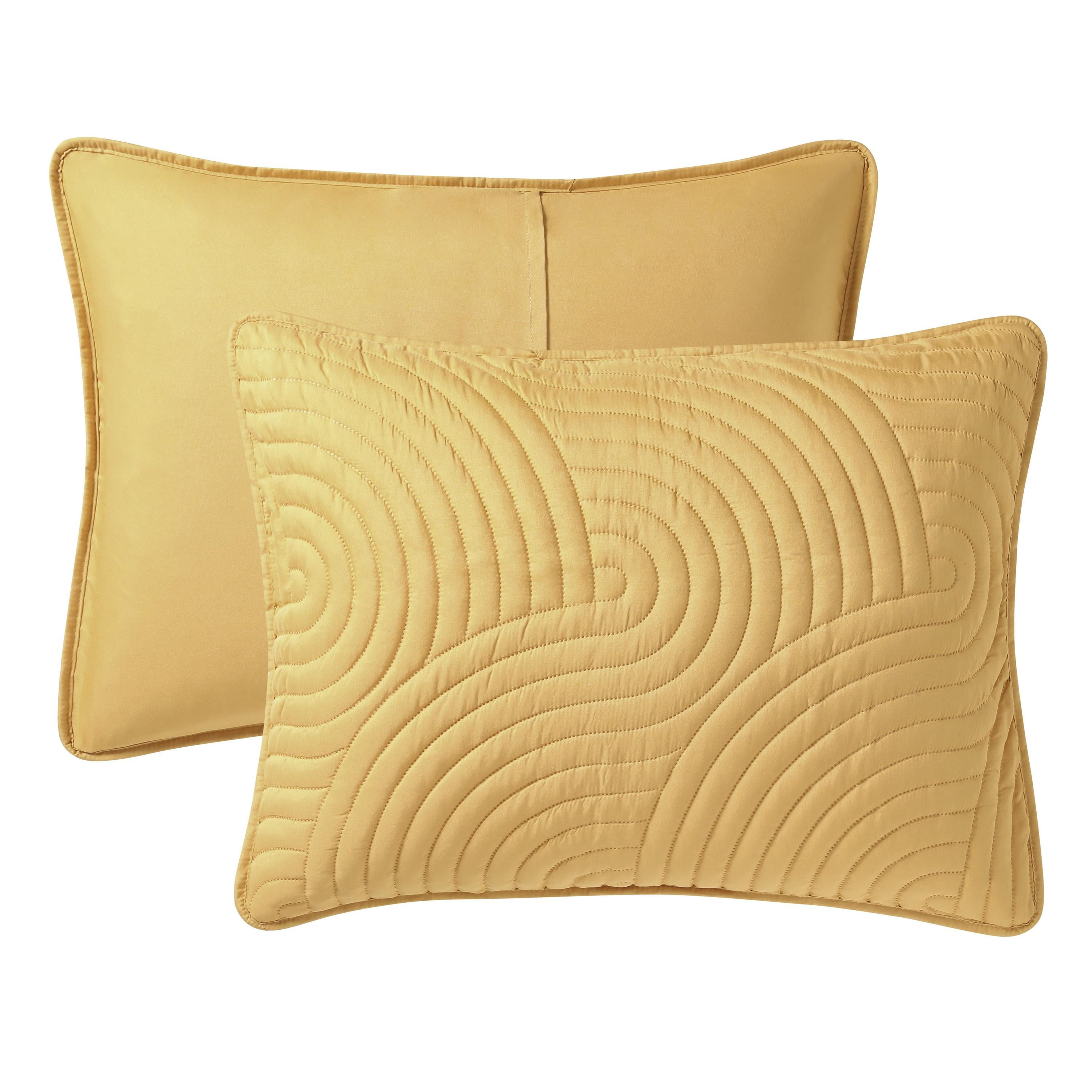 VCNY Home Sands 3-Piece Gold Textured Curve Striped Pinsonic Quilt Set, Full/Queen, Adult, Unisex