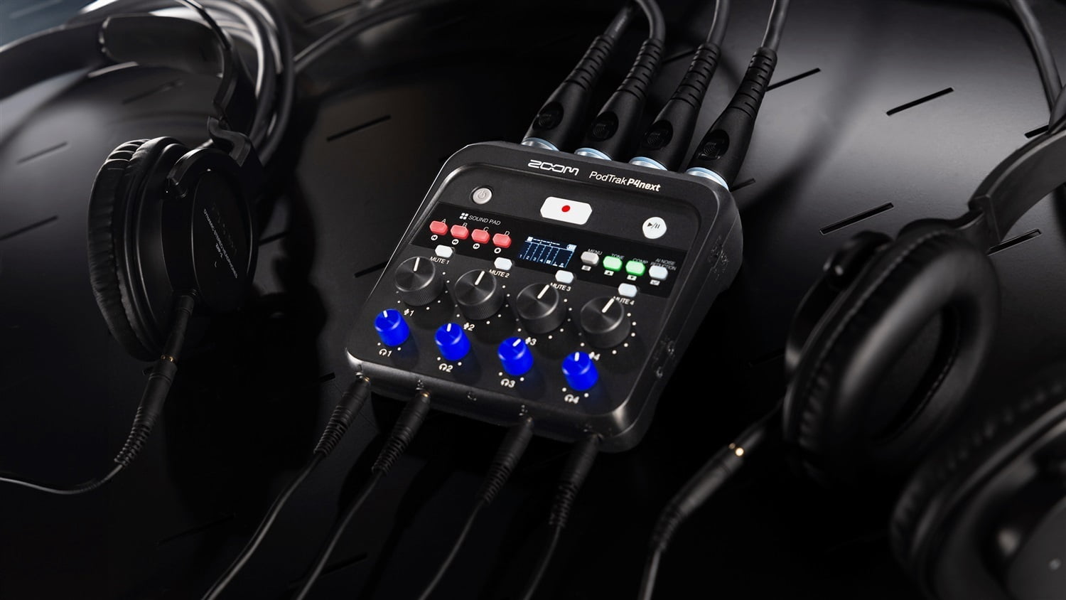 Zoom PodTrak P4next Portable Multitrack Podcast Recorder Bundle includes a 32 GB microSDHC memory card with adapter and 4 AA batteries, perfect for recording podcasts anywhere with ease.
