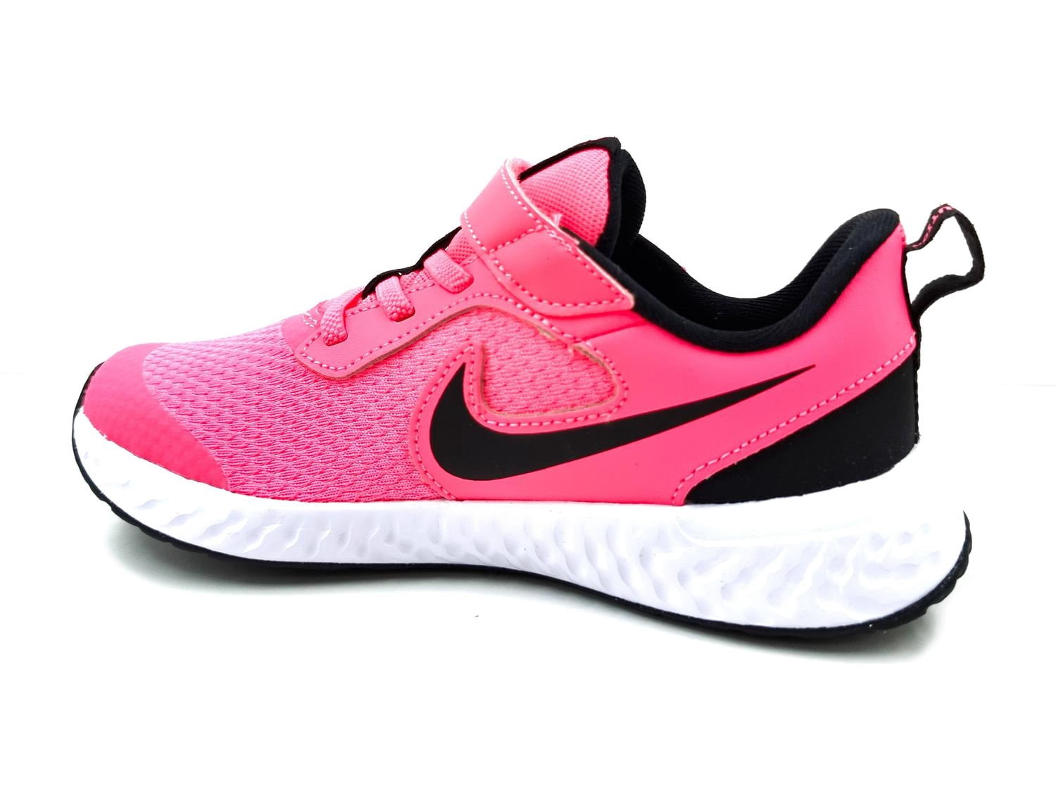 Nike Revolution 5 Active Fuchsia/Metal | Girls' Trainers | Wynsors