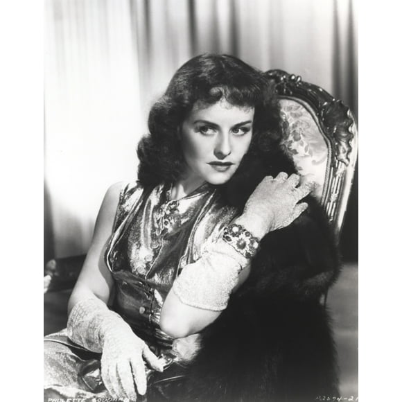 Paulette Goddard sitting Portrait Photo Print (8 x 10)