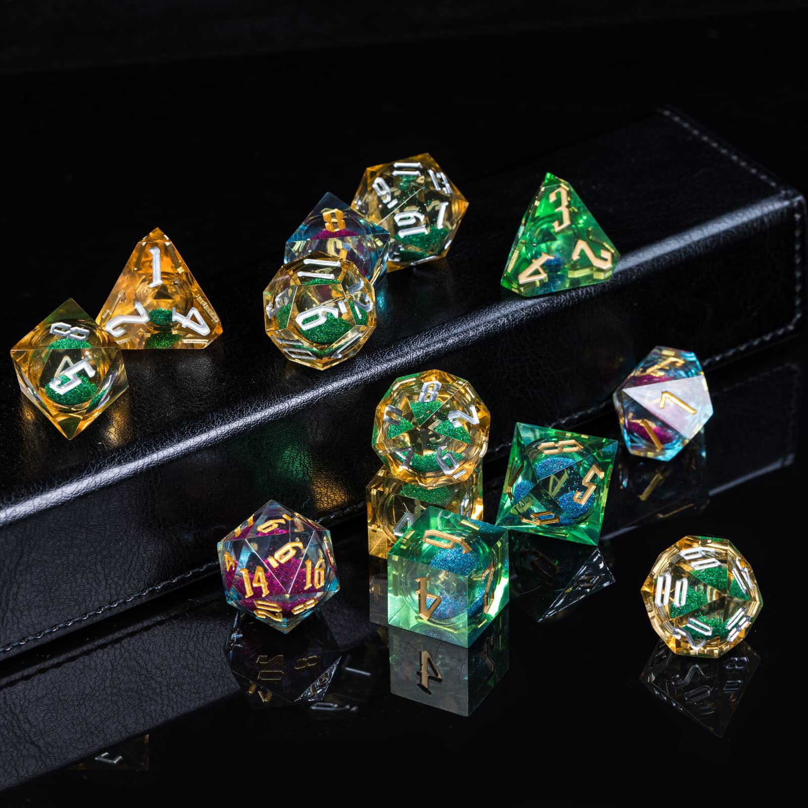 Cusdie Sharp Edges DND Dice, Liquid Core Quicksand Dice, 7 PCs D&D Dice, Handcrafted Polyhedral Dice Set, for TTRPG Role Playing Game Pathfinder