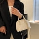thumbnail image 3 of Bolso bandolera de piel sintética de estilo retro para mujer, de color blanco cremoso, para primavera, 3 of 5