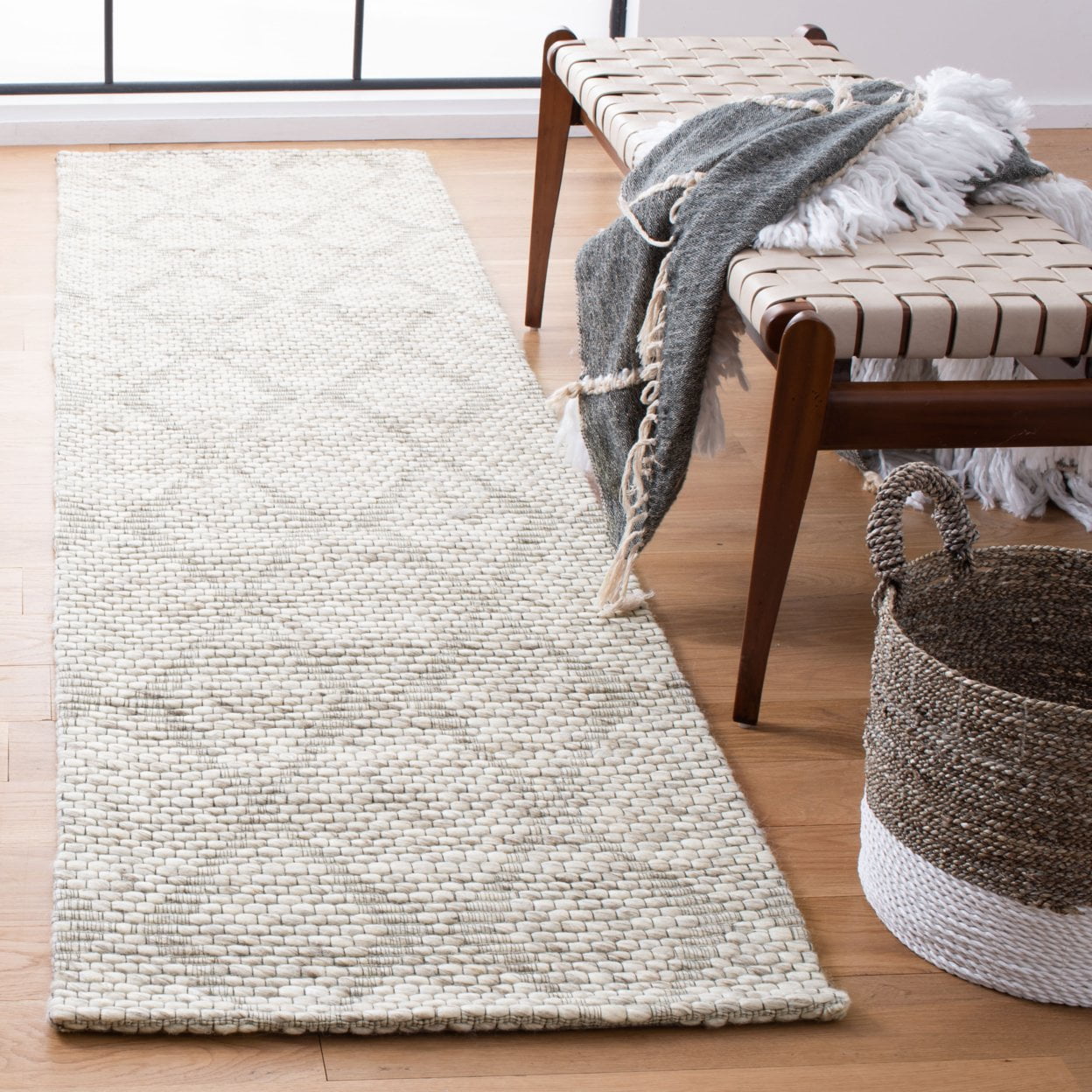 SAFAVIEH Marbella Aria Diamond Runner Rug, Beige, 2'3" x 9'