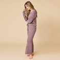 thumbnail image 2 of Conjunto de Ropa Cómoda Softies Marshmallow con Escote en V para Mujer XL, 2 of 8