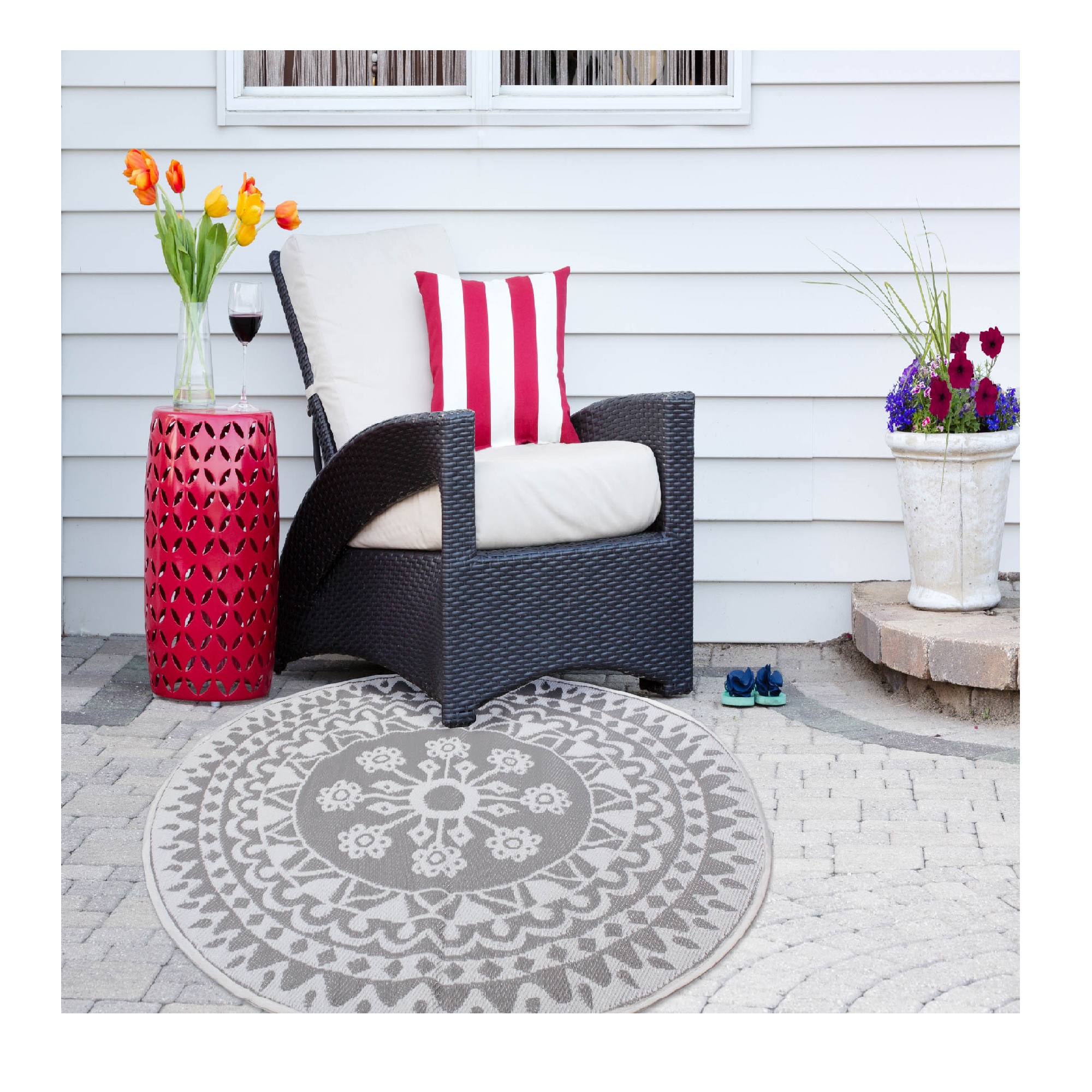 Contemporary Home Living 5' Gray And Fossil Gray Floral Round Reversible Essential Outdoor Rug - image 3 of 3