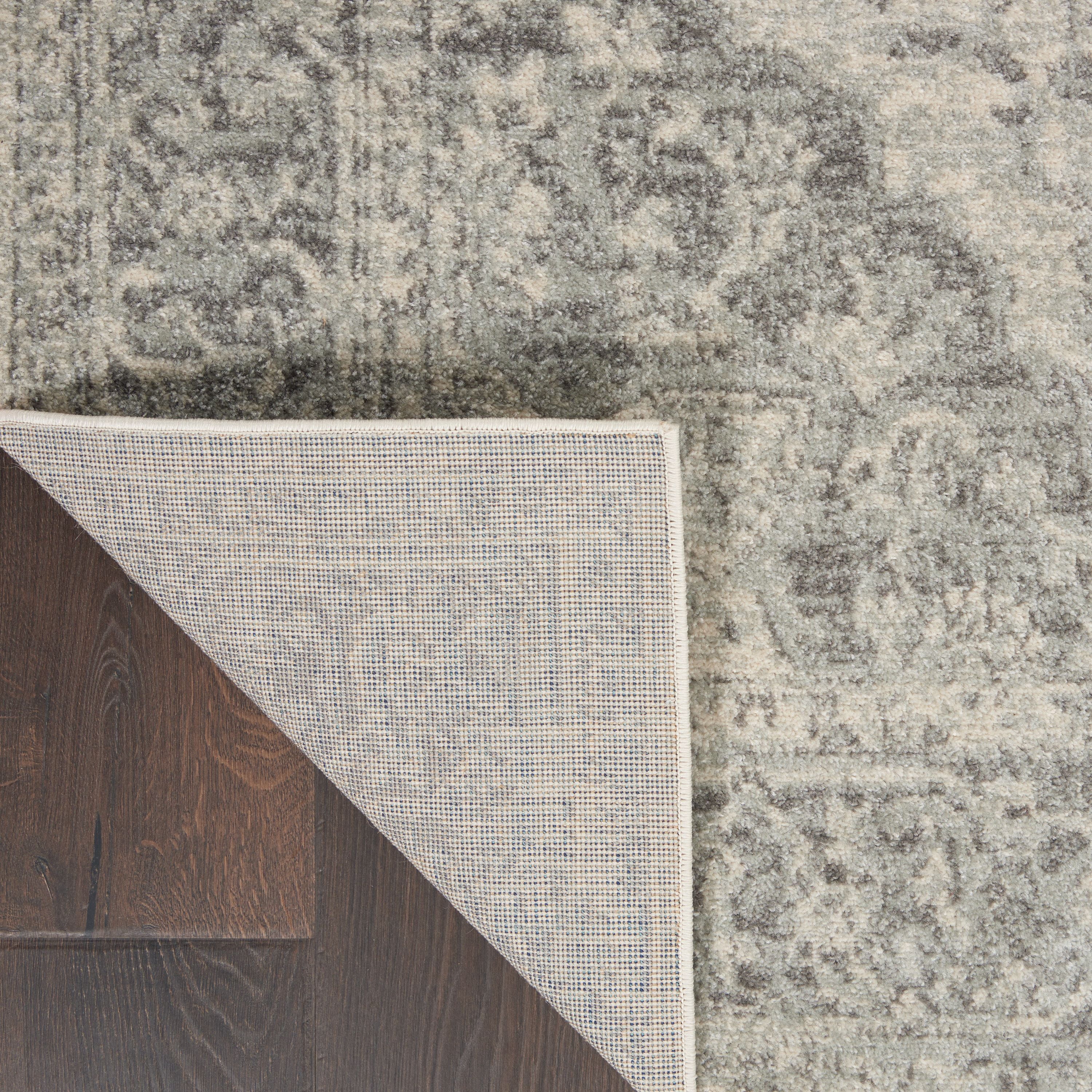 Serene Traditional Persian Ivory/Grey 5'3" x 7'3" Area Rug, (5' x 7')