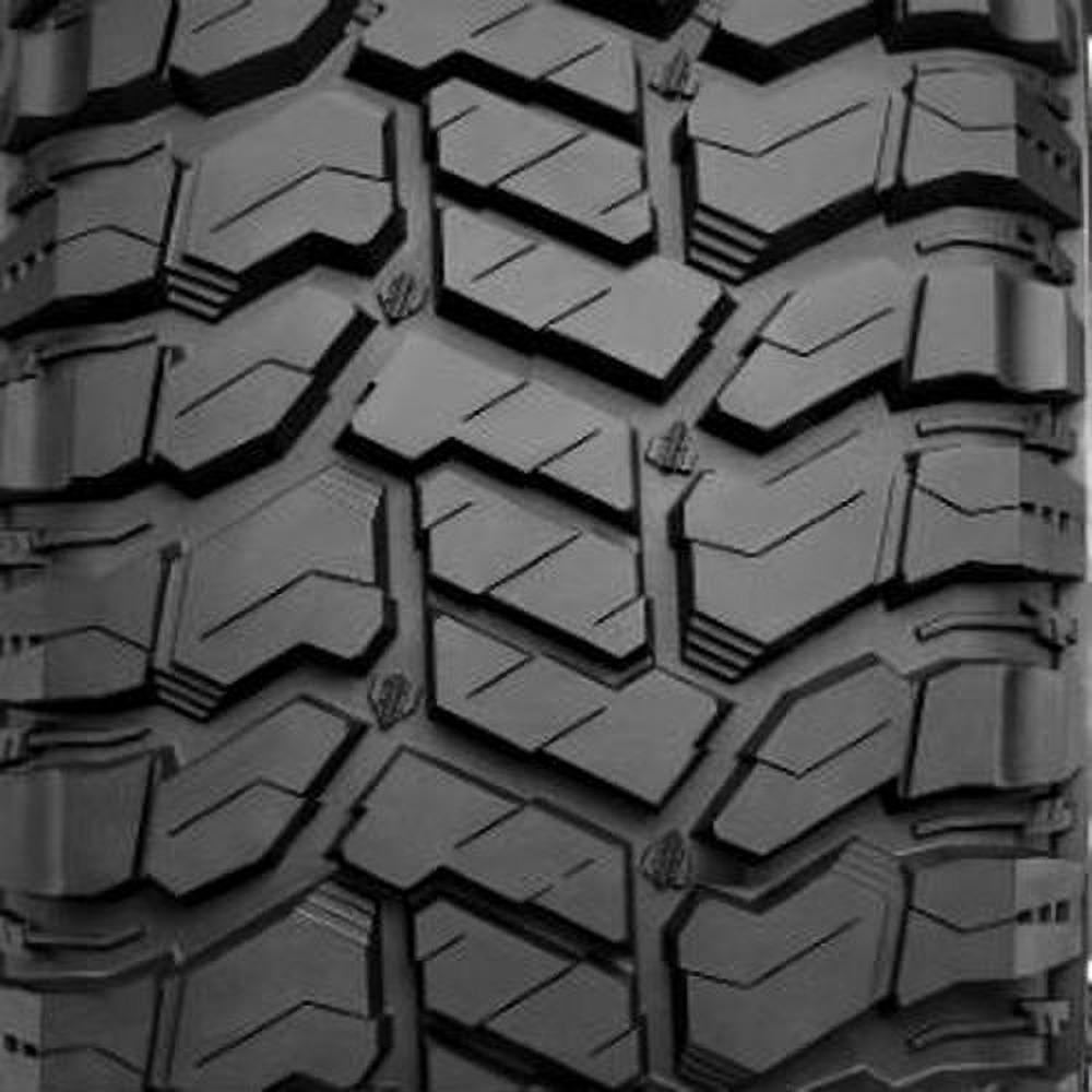 Patriot R/T LT285/70R17 121Q Tire