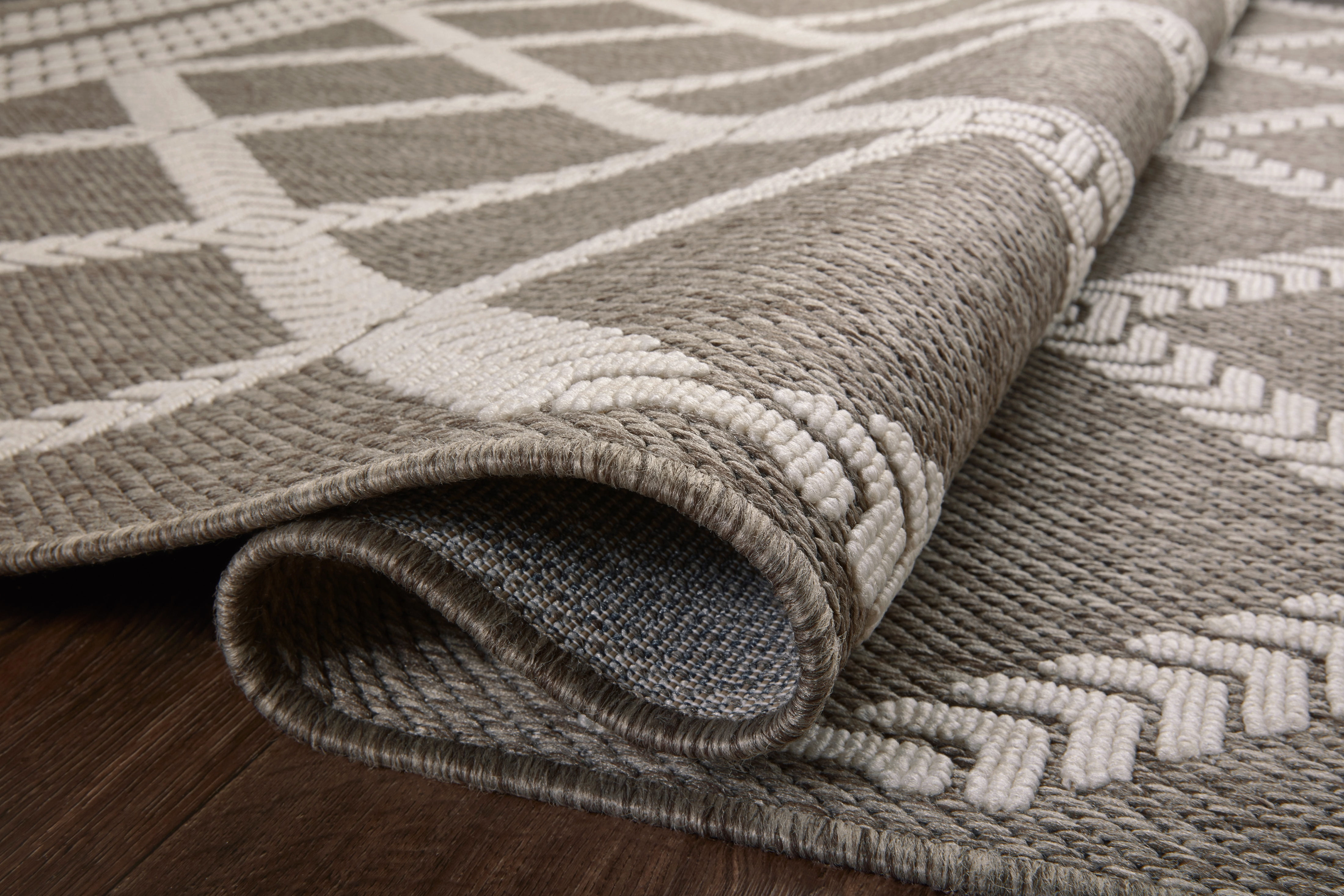 Indoor Outdoor Loloi Rainier Natural / Ivory 2'-2" x 3'-9" Accent Rug