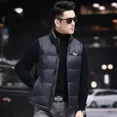 thumbnail image 4 of Chaqueta de plumón corta sin mangas de lujo de diseñador para hombre, chaleco térmico de invierno ultraligero y grueso, chaqueta ligera de plumón de ganso para hombre, 4 of 5